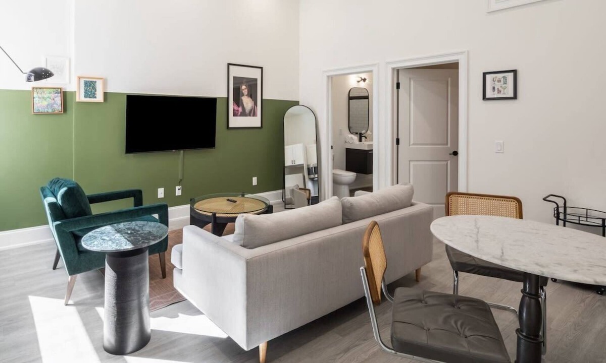 Rittenhouse Row Apartment | Sosuite | 1BR Apt w W/D, Desk Alcove
