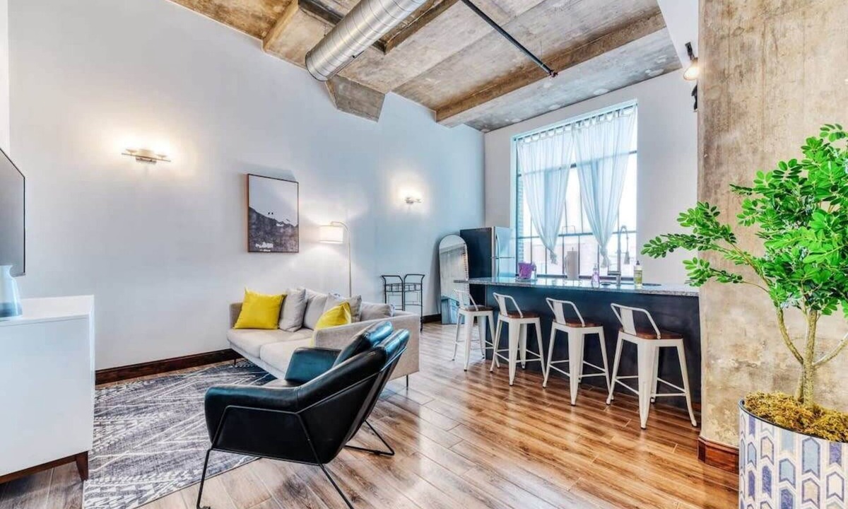 West Poplar Apartment | Sosuite | 2BR Apt w W/D, Gym, On-Site Restaurant