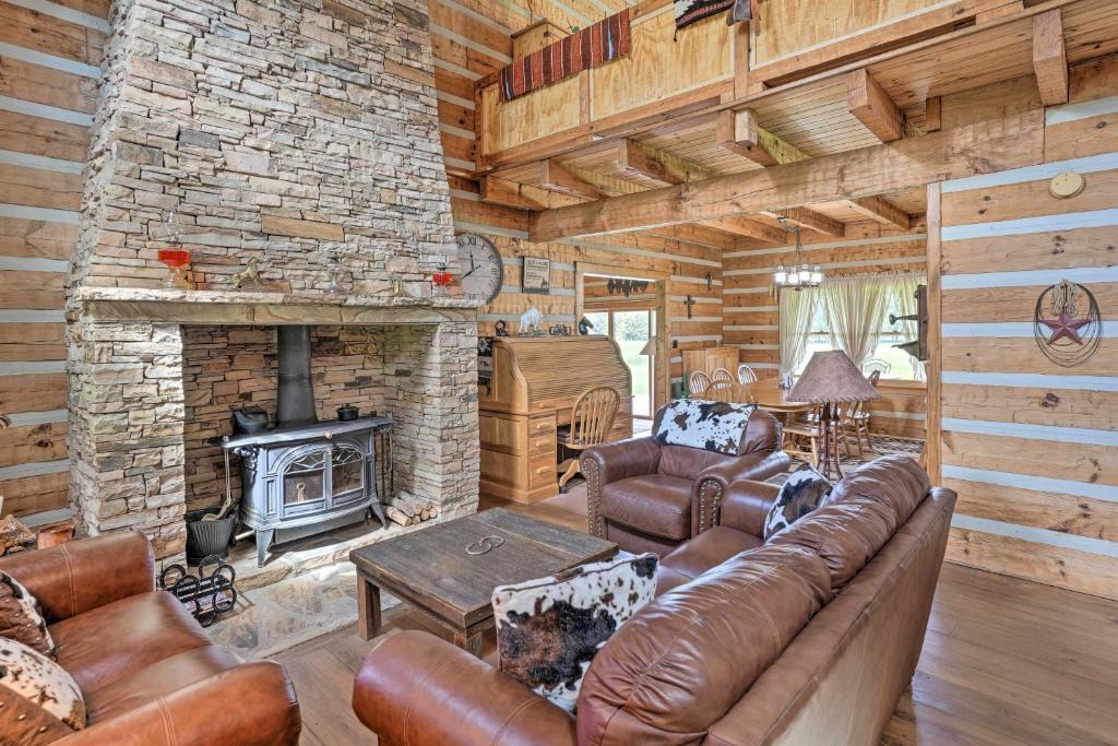 South Pittsburg House | South Pittsburg House with Wraparound Porch!