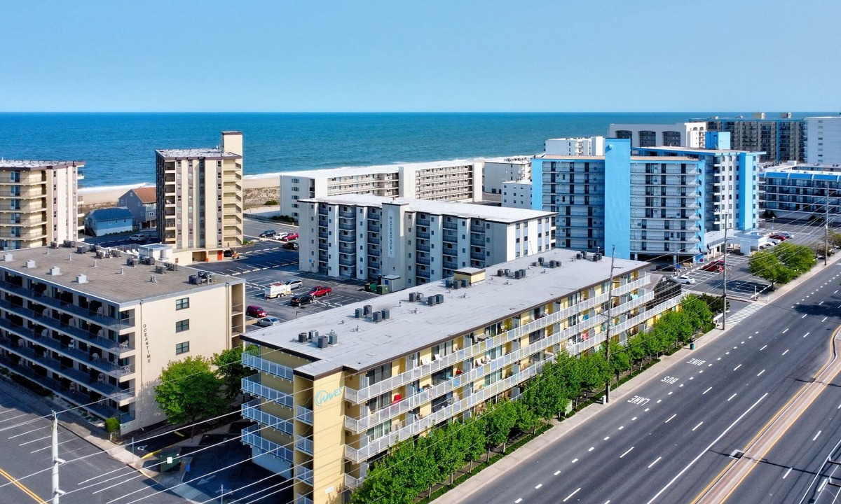 Montego Bay Condo | Spacious 2B/2B condo just steps from the beach. Sleeps 9 comfortably