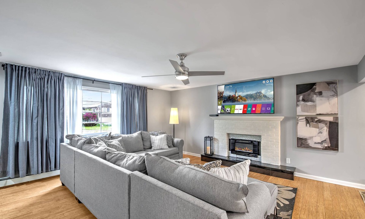 Point Pleasant Beach House | Spacious 4 BR house - One block from private beach w/beach passes