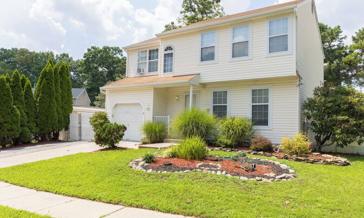 Atco House | Spacious 5-bedroom house with WiFi, AC in charming Winslow Township
