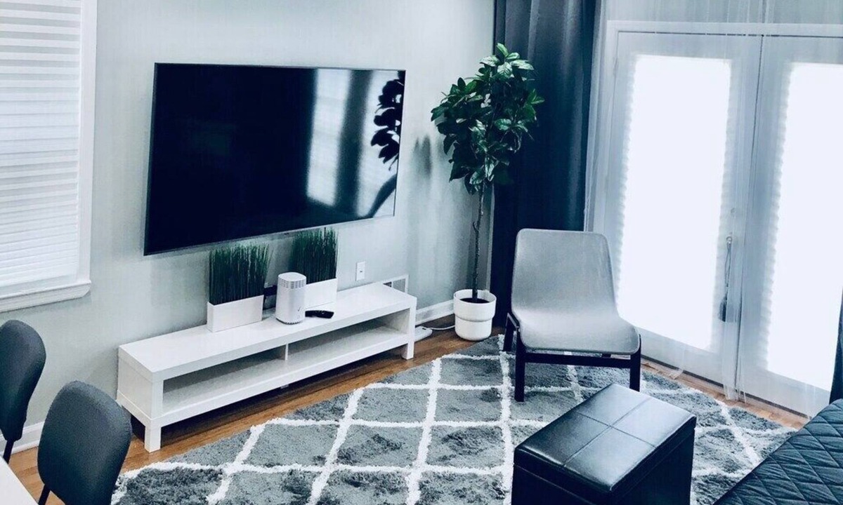 North Bergen House | Spacious 5BDR, 3.5BTH, with 2-car parking. Minutes to Manhattan and EWR Airport!