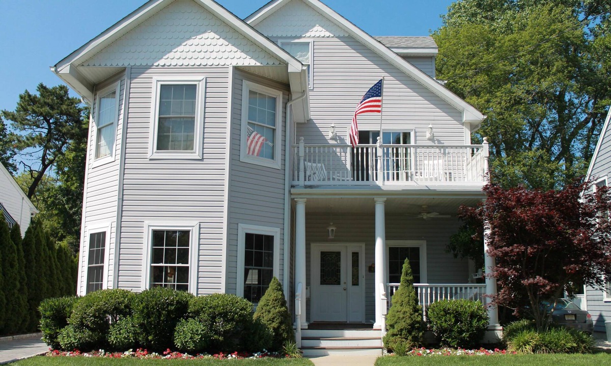Spring Lake House | Spacious Beach House Just 4 Blocks to South End Beach Pavilion