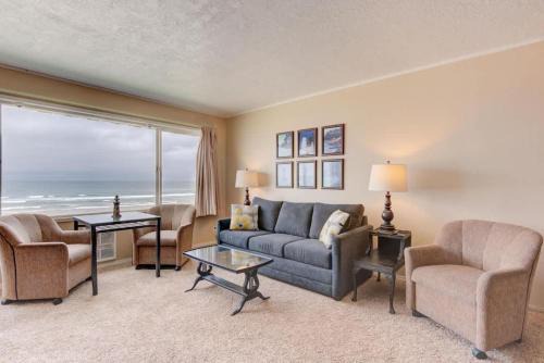 Lincoln City House | Spacious Beachfront Suite - Sleeps 8 - Top Floor - Pool and Sauna
