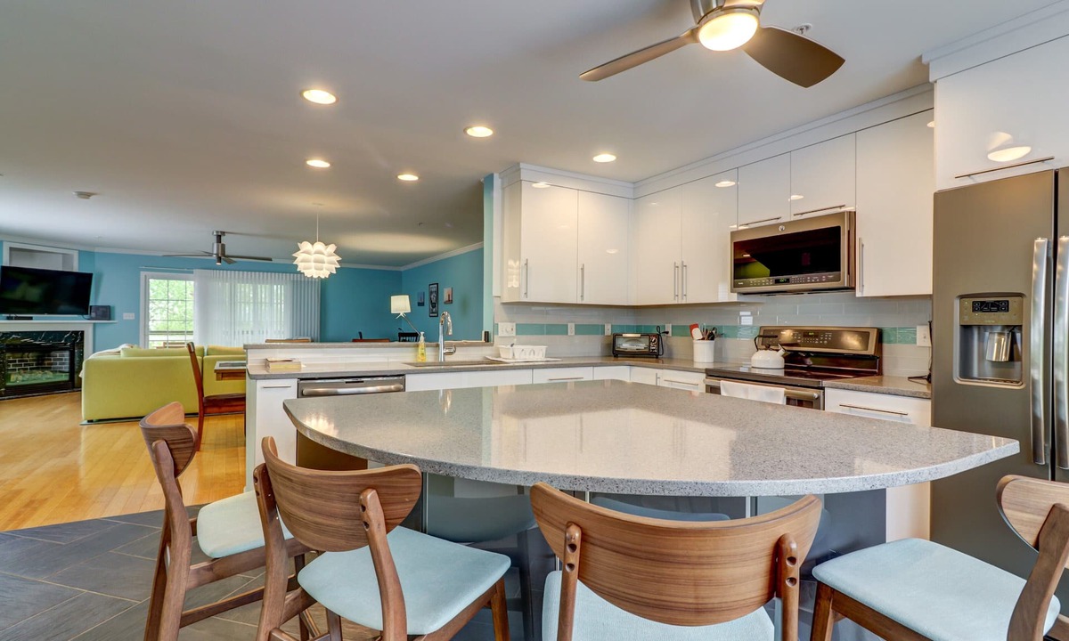 Rehoboth Beach House | Spacious & Clean Townhouse 4BR w/Pool & Parking