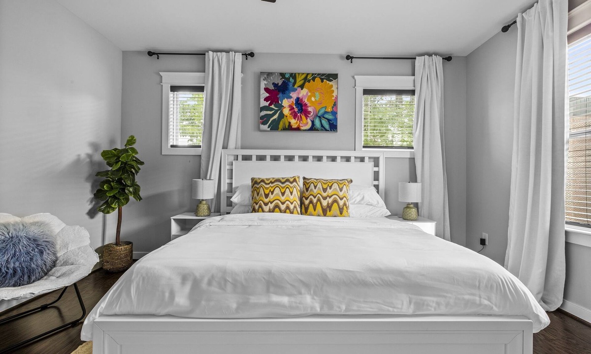 Jackson Ward House | Spacious Duplex, Near VCU, 5 Free Parking, Fenced
