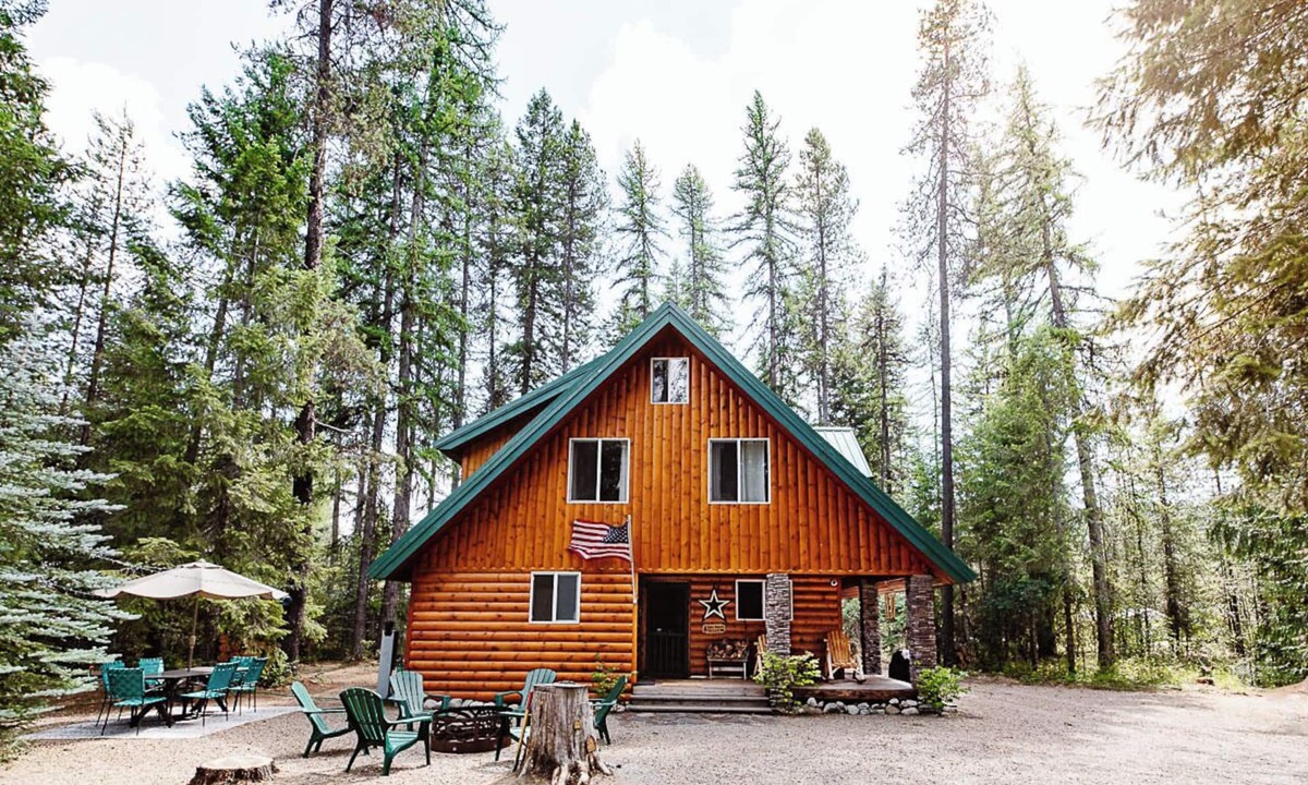 Priest River Cabin | Spacious Family Retreat Cabin w/3 Beds in Nature Oasis + Close to Lake