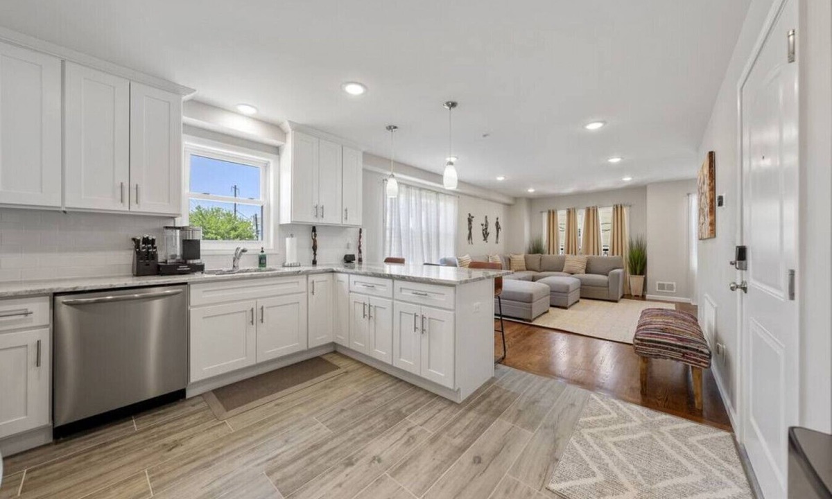 Newark House | (Spacious House – Sleeps up to 20+ guests | Near Airport & City)