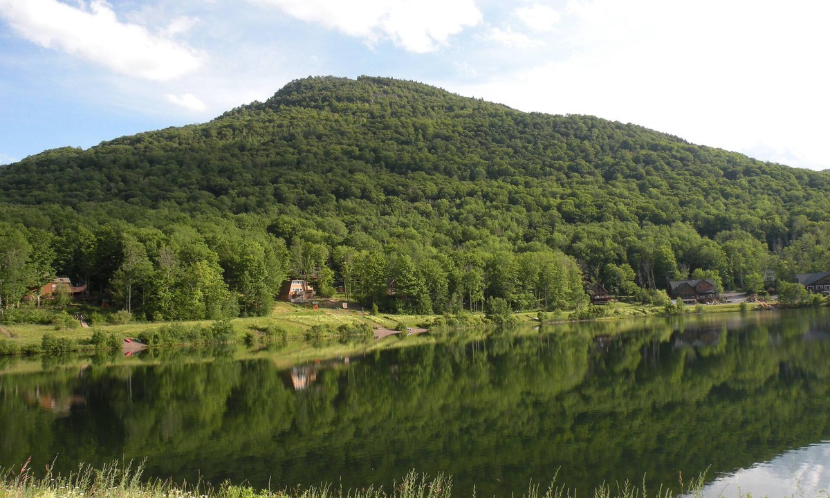 Hunter House | ⭐ Spacious Lake House Just Minutes From The Slopes ⭐