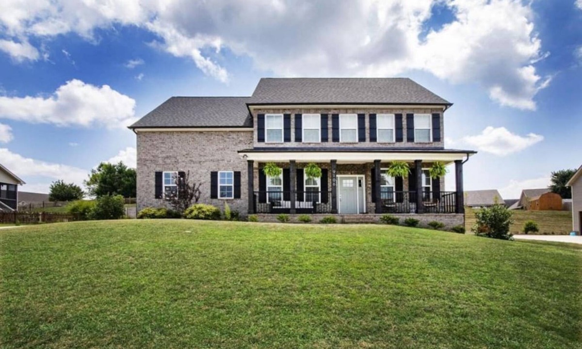 Ashley Oaks House | Spacious & Modern Home only 50 mls from Smoky Mtns