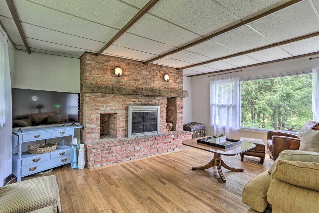 Circleville House | Spacious Sullivan County House with Fire Pit