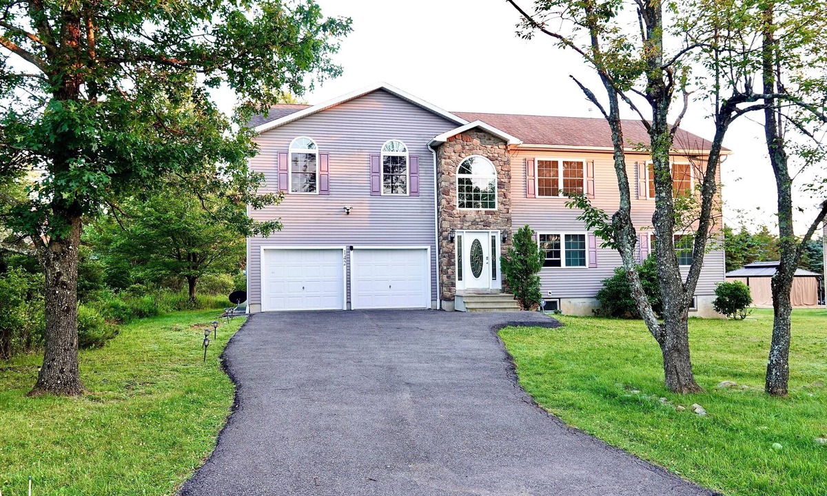 Long Pond House | Spacious villa in the heart of Pocono w Game room near casino,Kalahari,Ski,pools