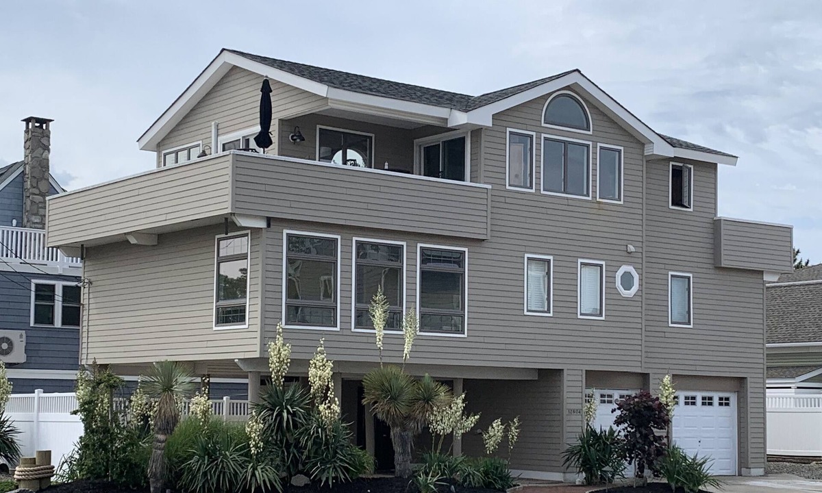 Beach Haven Terrace House | Sparkling Beach Haven Oceanside 2.3 Million Property. Easy Beach Access.
