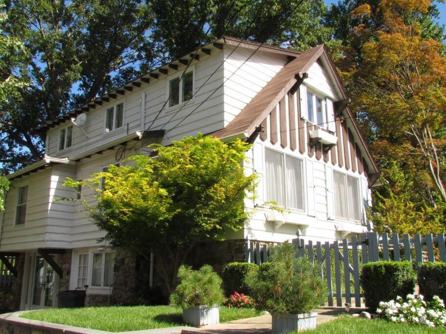Lake Mohawk House | Sparta, NJ - Lakeside Retreat Only An Hour Away From NYC
