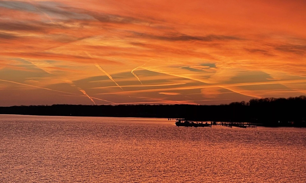 Elkton House | Starlight Waterfront Retreat: 3 bed 2.5 bath home with separate apartment rental
