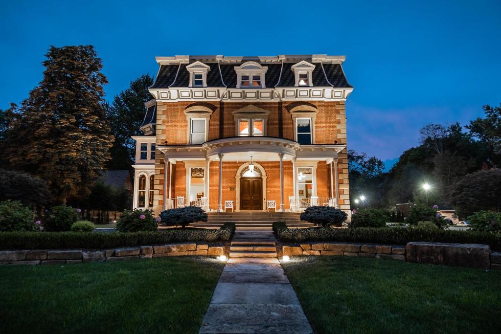 Painesville Hotel | Steele Mansion Inn & Gathering Hub