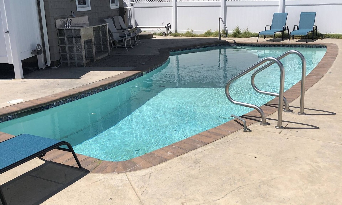 Southend House | Steps to the Beach in Brigantine - Sea Point - Beautiful Pool