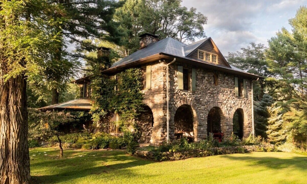 Forestburgh House | Stone Arches - Enchanting Estate w/Pool +Spa-mode