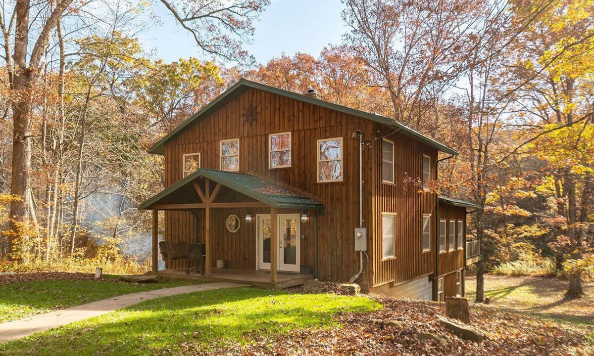 Farmington Cabin | Stony Creek | 5BR, 3.5BA, Hot Tub, Secluded Creekside Cabin