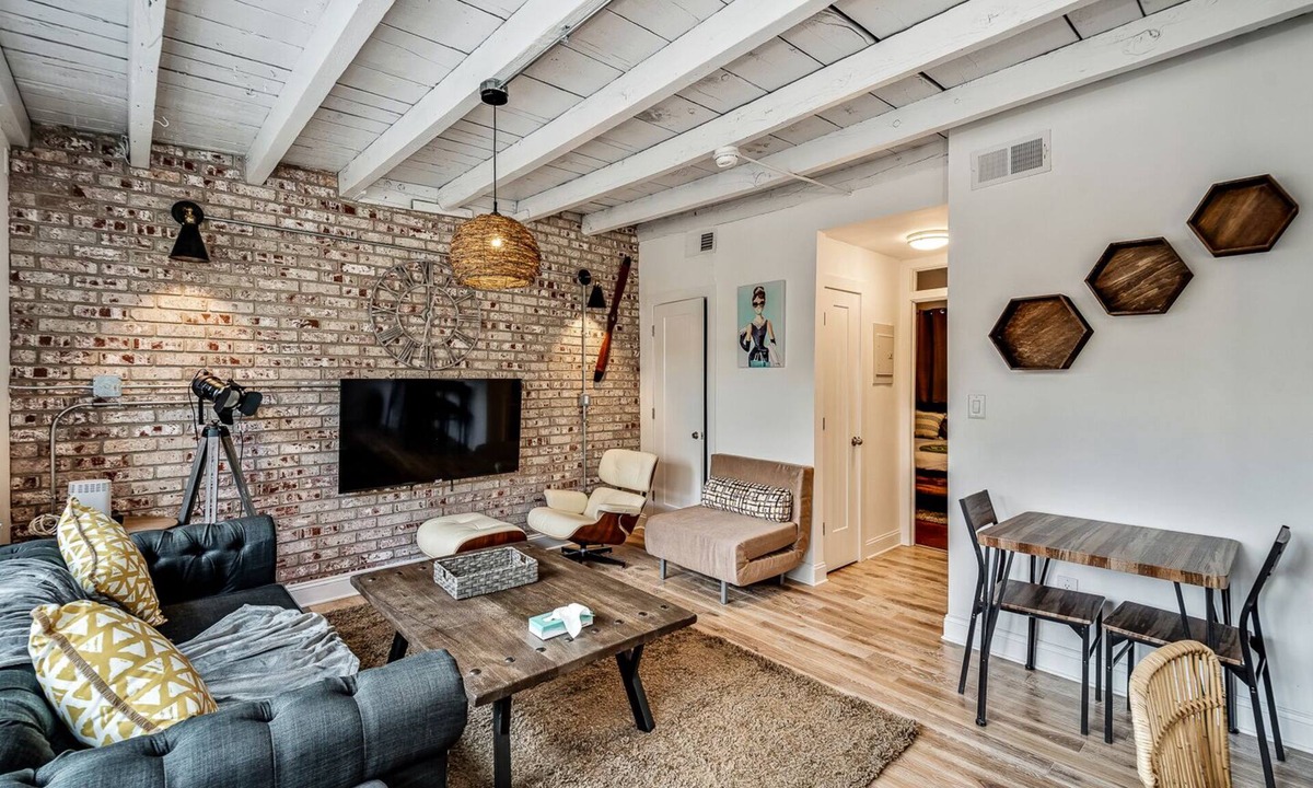 Powelton Village House | Stunning 5BDR-5BTH Duplex w/Outdoor Space Sleeps16