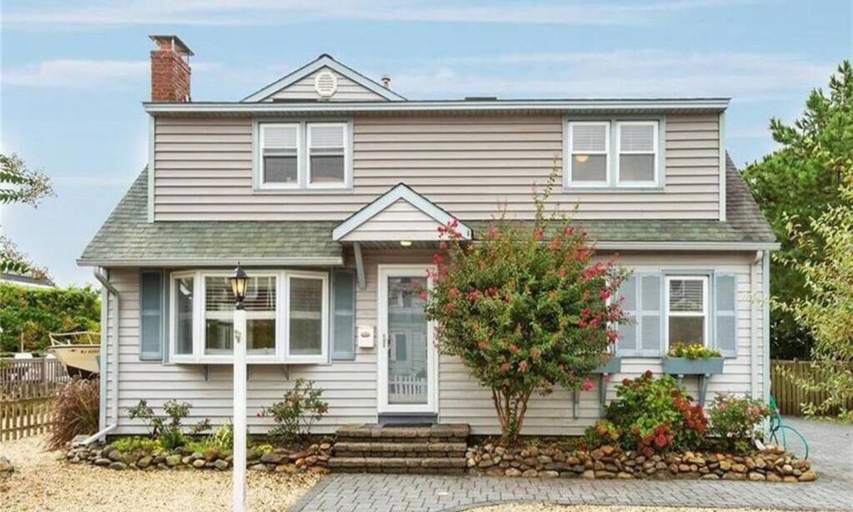 The Dunes House | Stunning home in Haven Beach with 5 Bedrooms, Heated swimming pool and WiFi