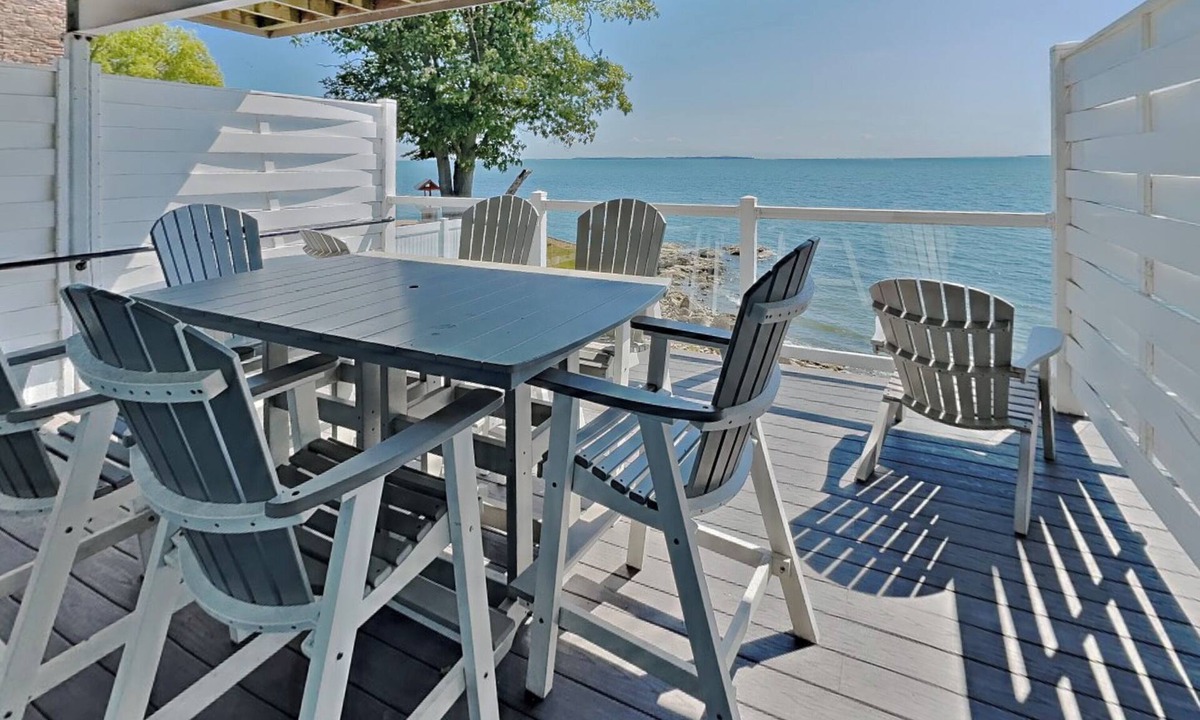 Put-in-Bay Condo | Stunning Lakefront Condo - 4 BR, 2 BA, Kitchen, Waterfront Deck -10 ppl -C113