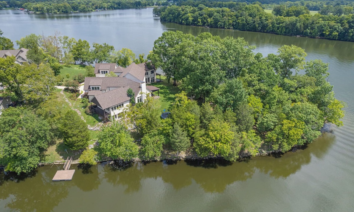Mount Juliet Villa | Stunning Luxury Villa on the Lake - Play in Nashville, Relax at the Lake!