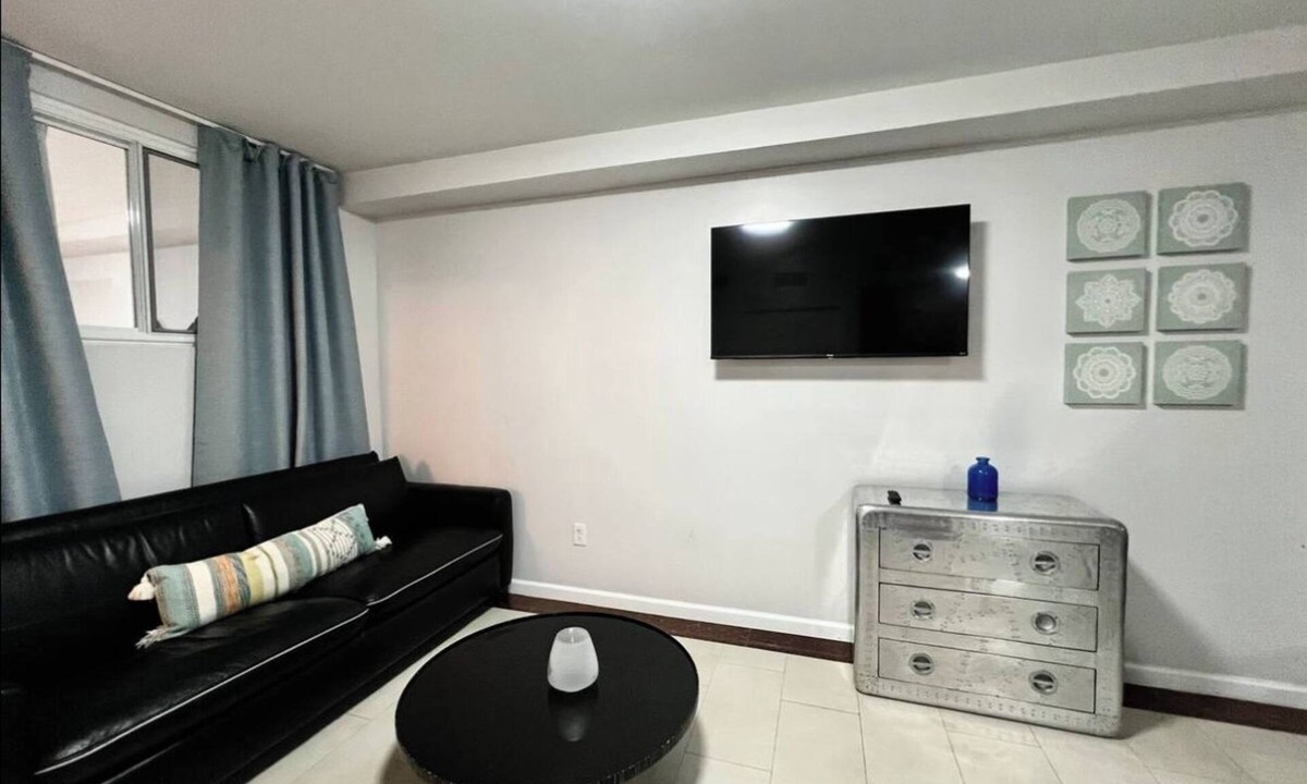 Chinatown Apartment | Stylish 1Bd Apt next to Convention Center