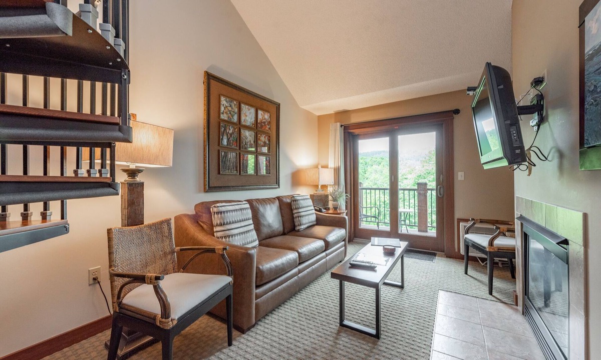 Thayerville Apartment | Suites at Silver Tree: A307 One Bedroom & Loft Lake View