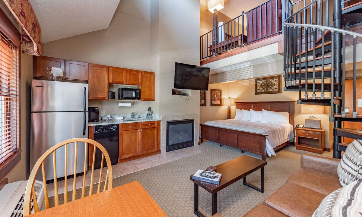 Thayerville Apartment | Suites at Silver Tree: A310 Studio & Loft Standard View