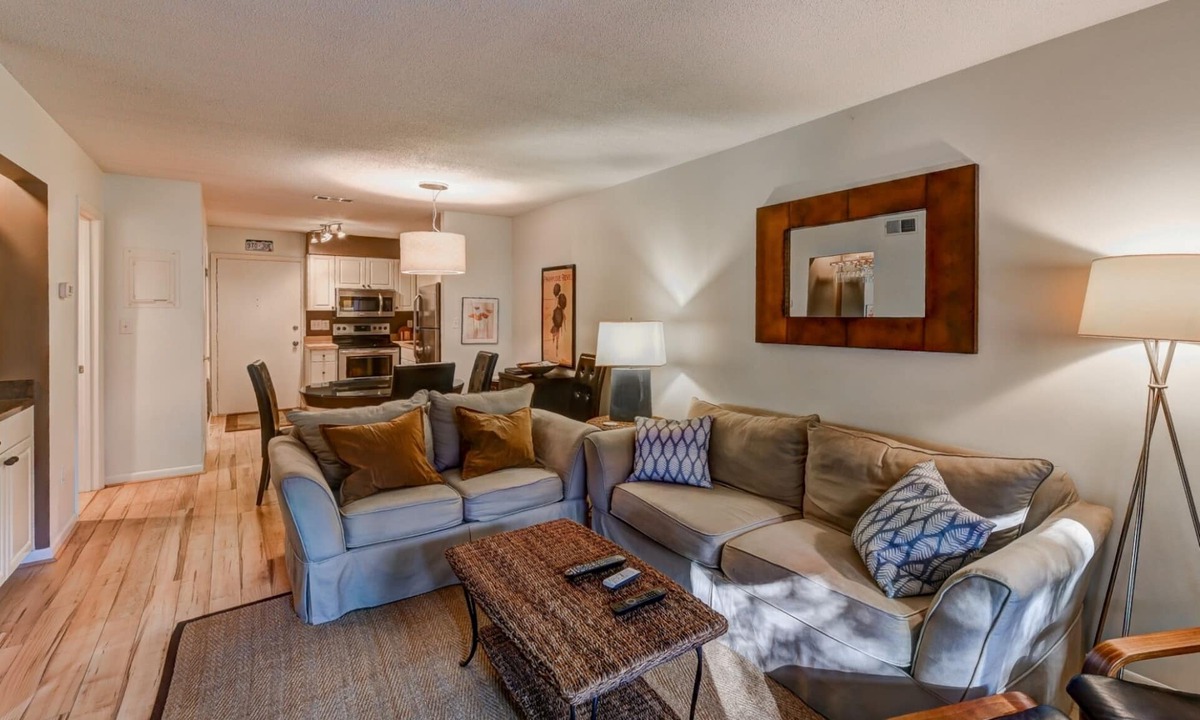 Folly Field Villa | ~Sum & Fall Discounts! 5 Min Walk to Beach! 2025 Updates, Clean, Comfy, Secure!