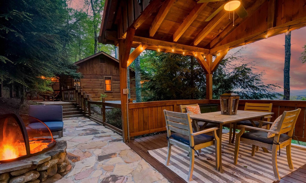 Hidden Lake Cabin | Summer Love Dream Cabin: Sunset Views & Hot Tub!