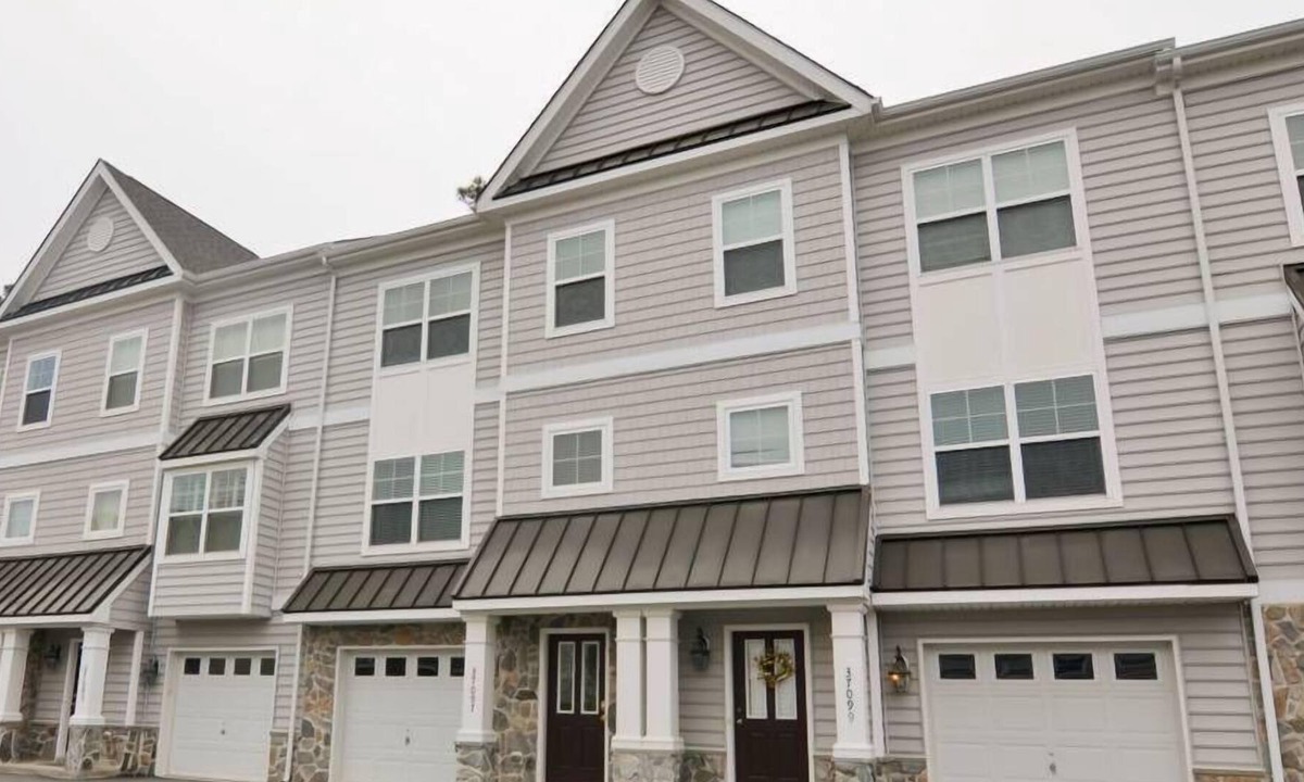 Rehoboth Beach House | SUNDAY TO SUNDAY! BEAUTIFUL TOWN HOME WITH COMMUNITY POOL CLOSE TO REHOBOTH