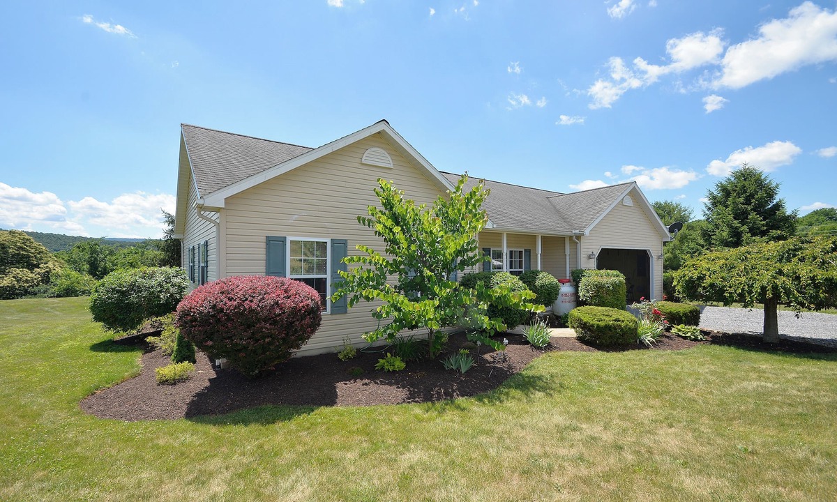 James Creek House | SUNNY ACRES AT RAYSTOWN LAKE - PET FRIENDLY