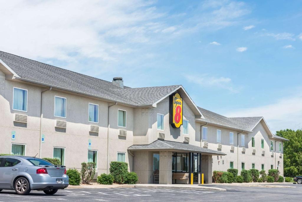 Hagerstown Hotel | Super 8 by Wyndham Hagerstown/Halfway Area