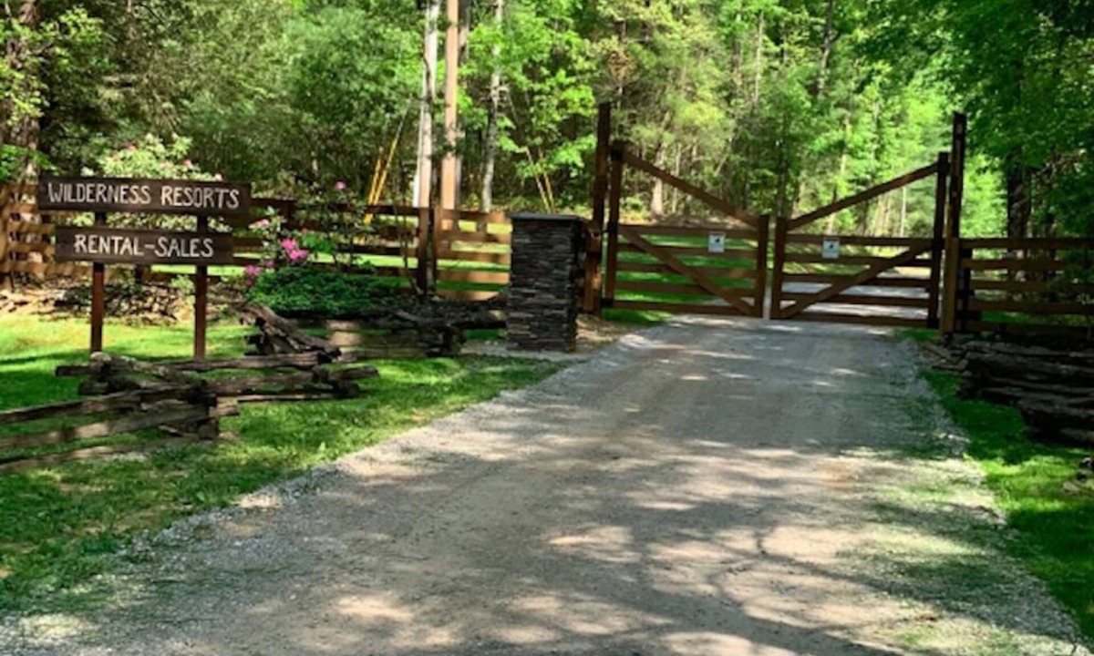 Oneida Cabin | Sweet Gum Falls Quaint Log Cabin With Hot Tub