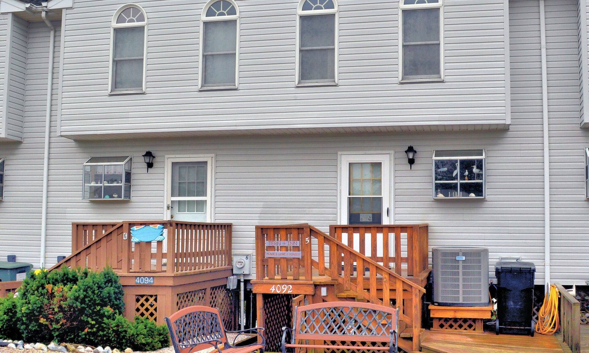 Chincoteague House | Tern Inn - Water Front - Townhouse, deep water dock. LINENS AND TOWELS,