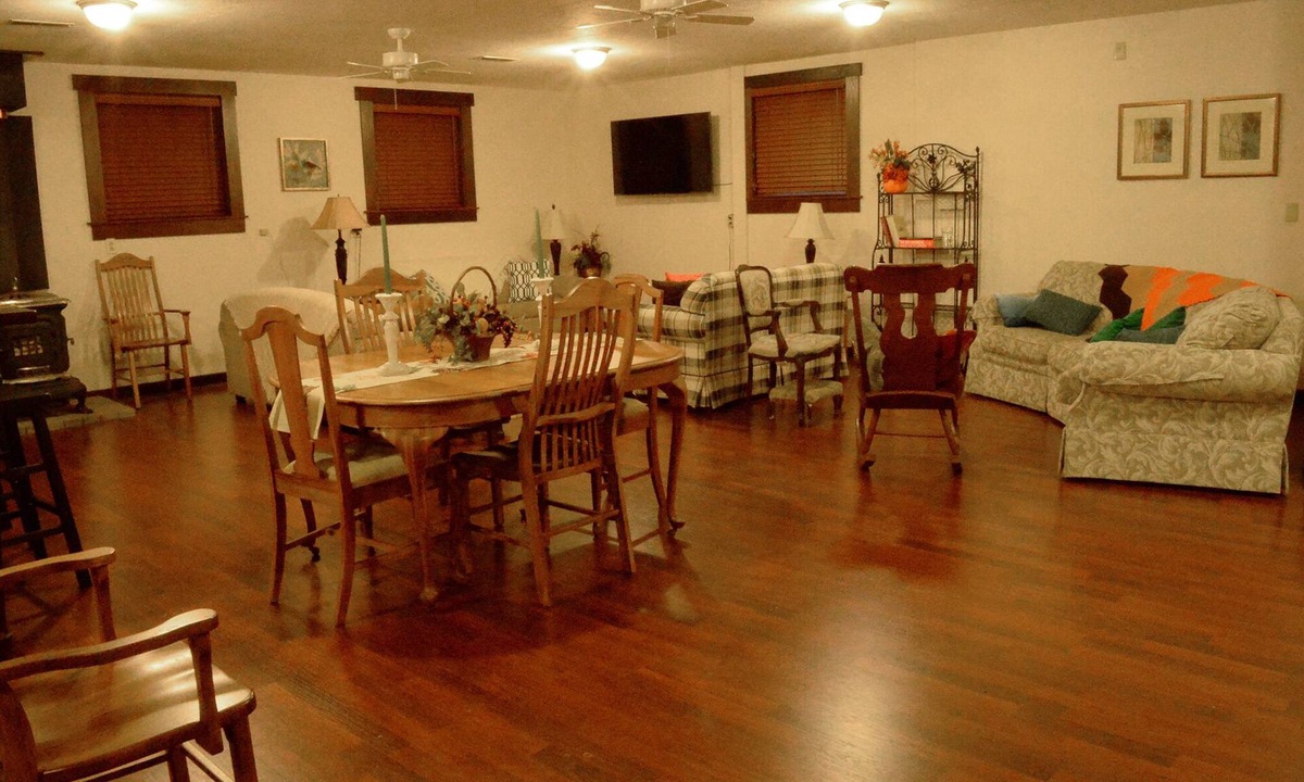 Winesburg House | The Chestnut Barn built in 1830 is nestled in the quaint Amish town of Winesburg