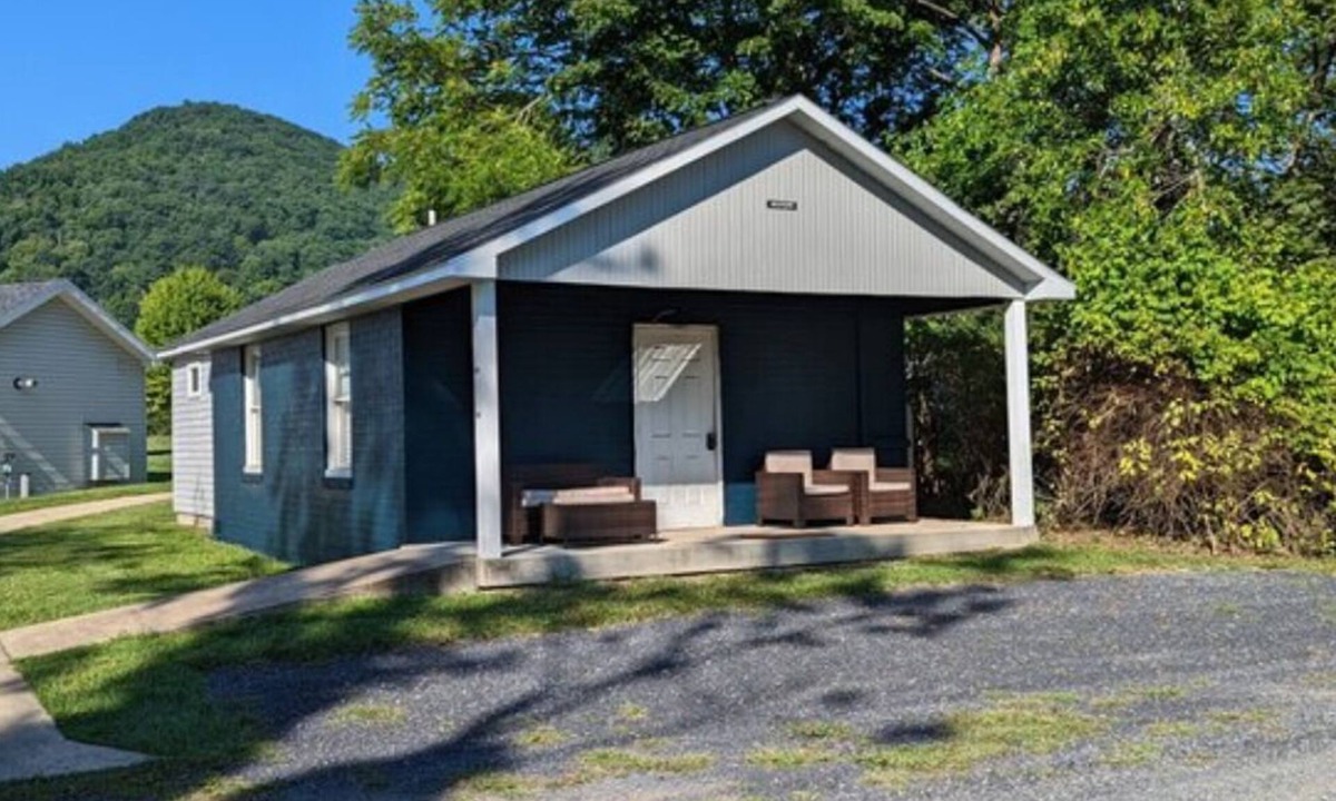 Milroy Cabin | The Eagles Nest - Hartman Center