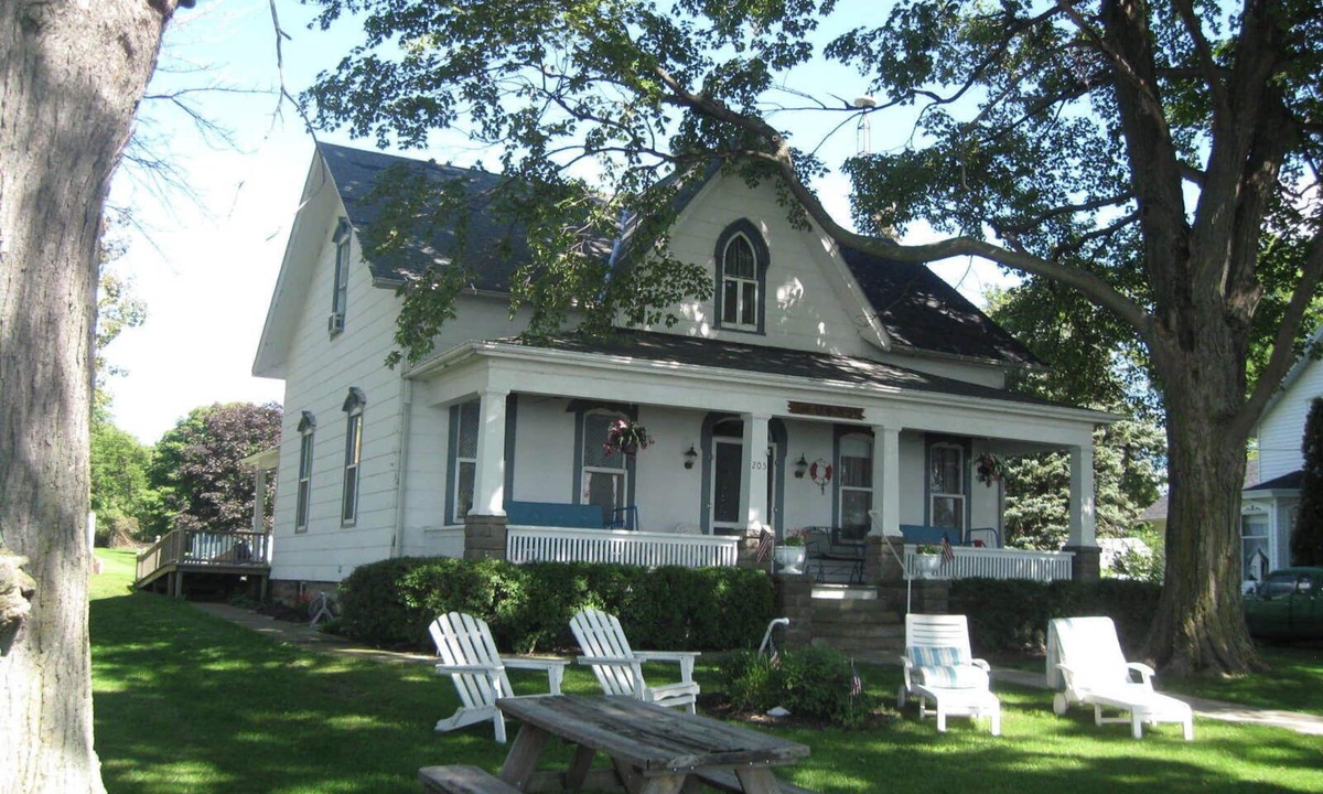 Kelleys Island House | The Old Nest Vacation Waterfront Home