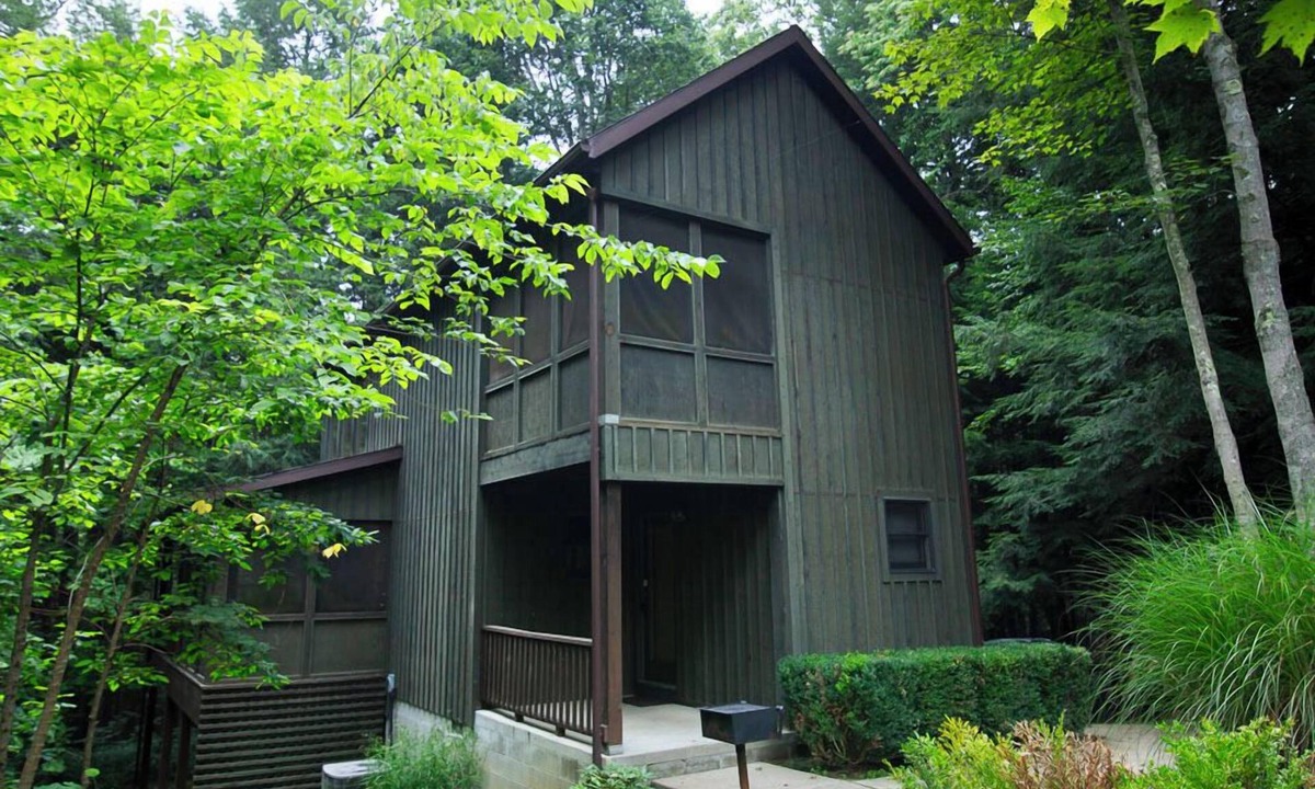 Logan Cabin | The Ravine - Hosted by The Chalets
