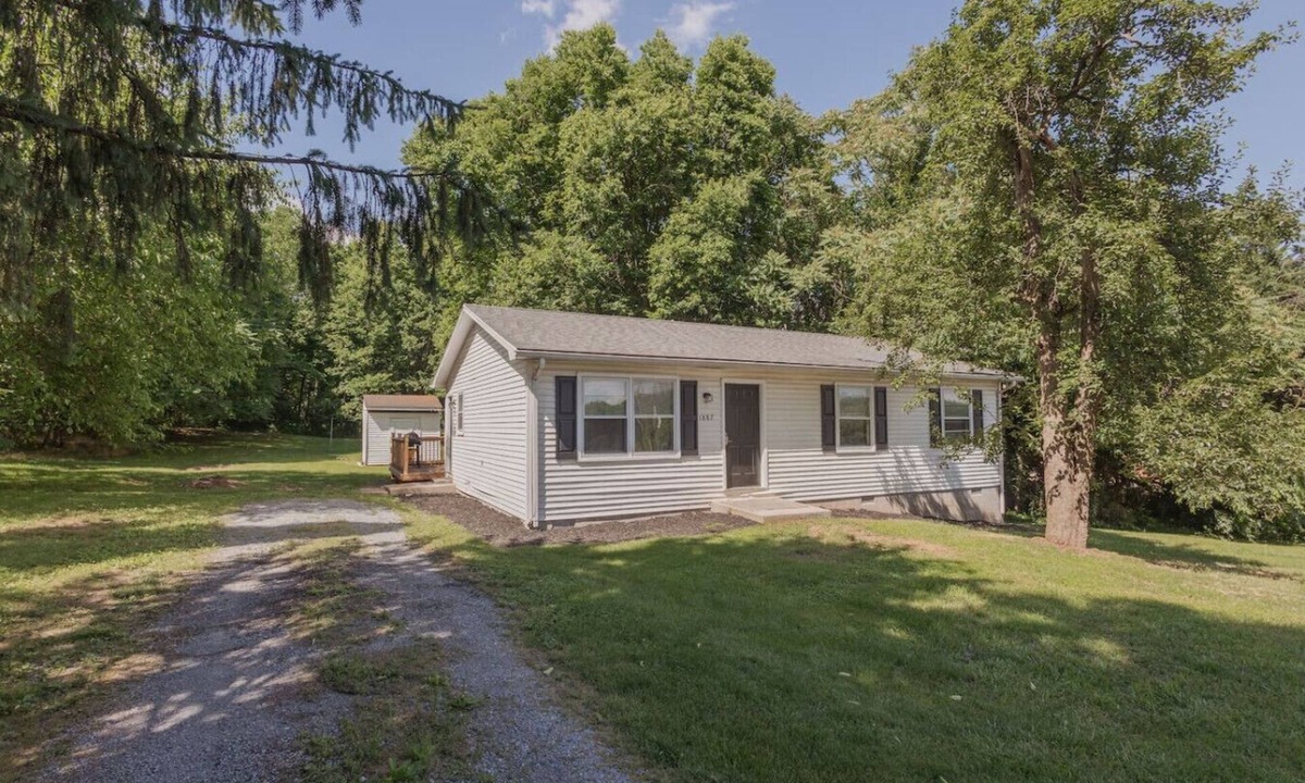Martinsburg House | The Short Shack- 3 bedroom house