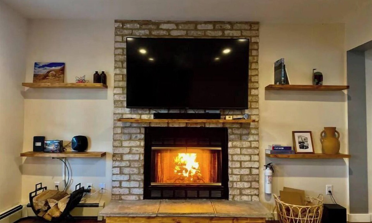 Gardiner House | The Under Ridge Home - 4 Bedroom w/Fireplace