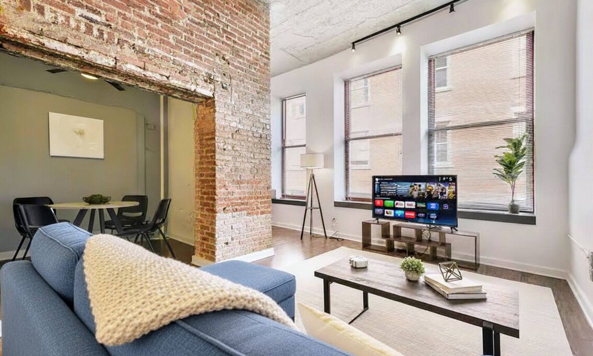 Cultural District Apartment | This apartment is a 1 bedroom(s), 1 bathrooms, located in Pittsburgh, PA.