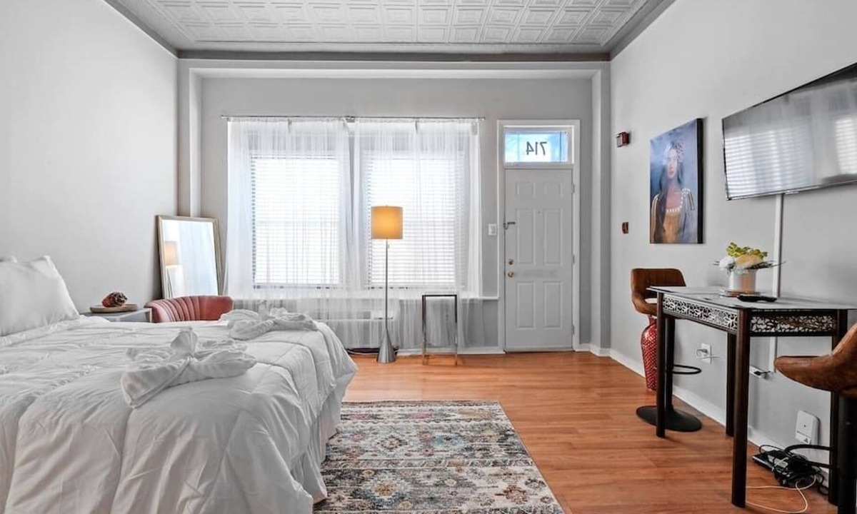 Graduate Hospital Apartment | This apartment is a 1 bedroom(s), 1 bathrooms, located in Philadelphia, PA.
