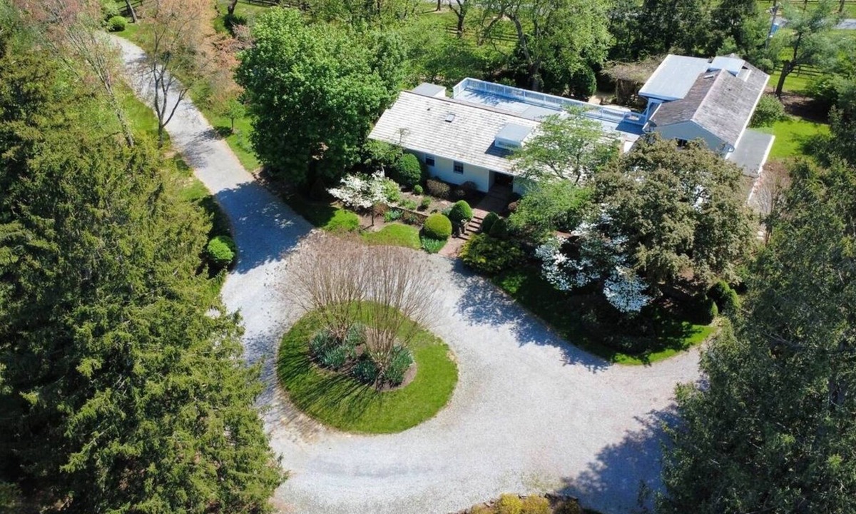 Rippon House | This house is a 6 bedroom(s), 6.5 bathrooms, located in Upperville, VA.