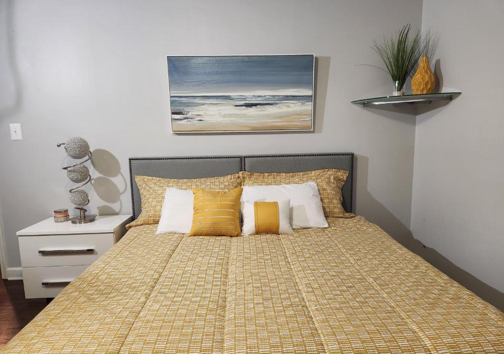 South Gate House | Tolani Private Room