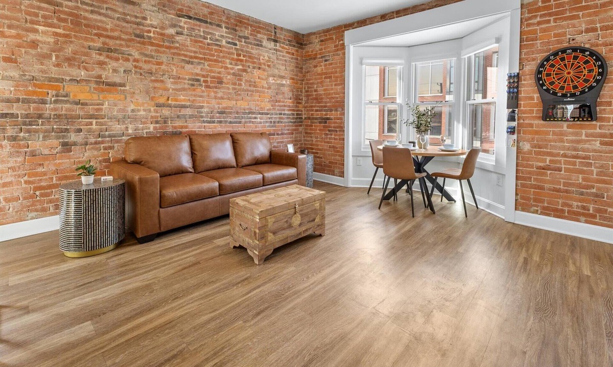 Chatham-Arch Apartment | Top Floor - Mass Ave in Heart of Indy with Balcony
