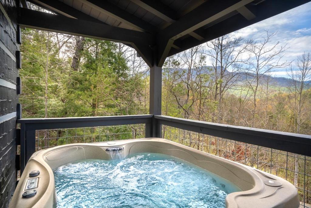 Pittman Center House | Trail Head Cabin Short Walk to Lake